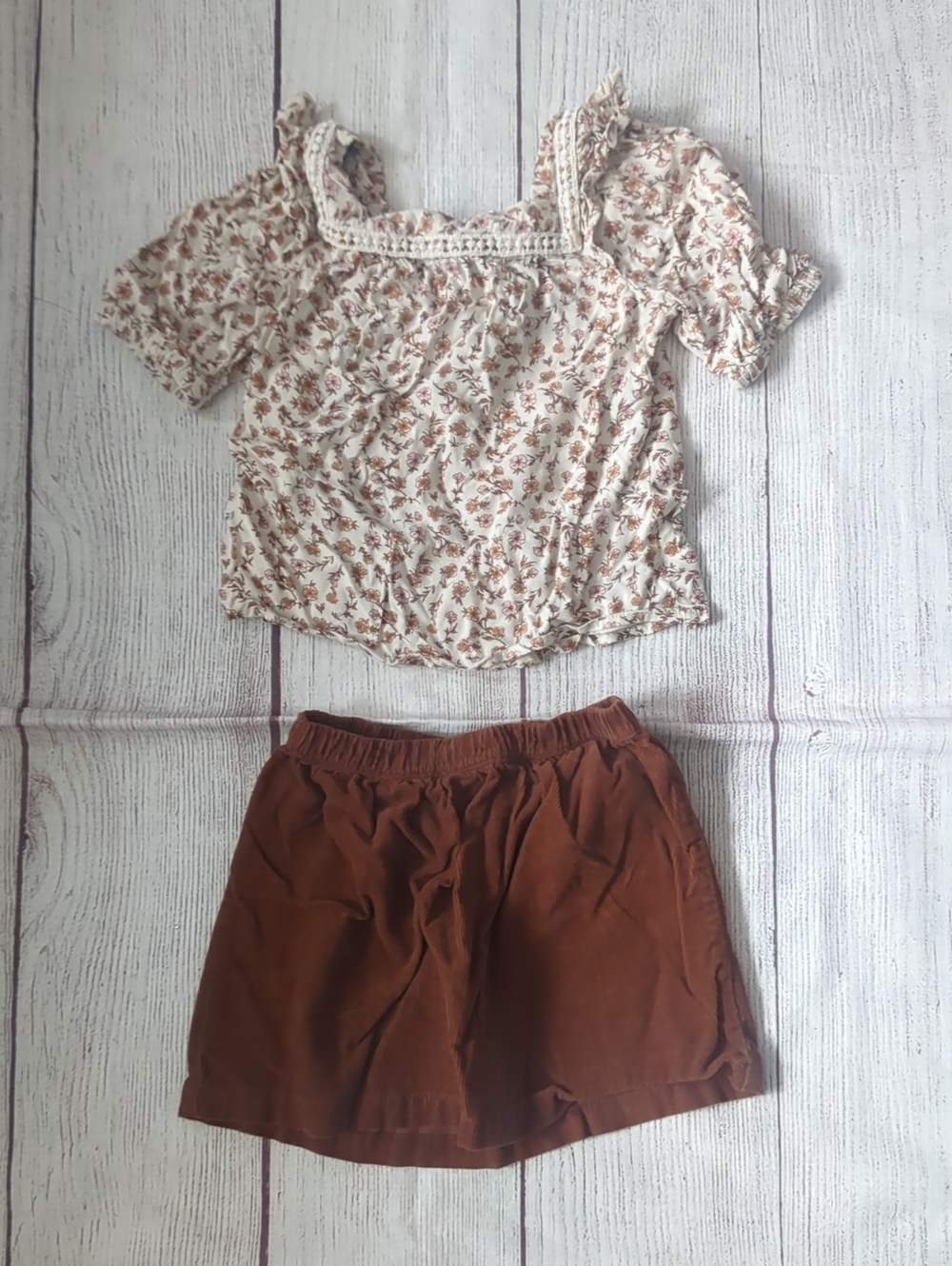 art class Cream Floral Top with Brown Athletic Shorts
